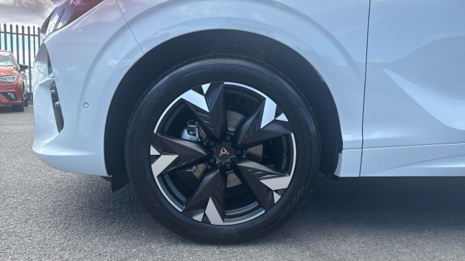 CUPRA Terramar 1.5 eTSI 150 V2 5dr DSG Petrol Hatchback - Image 5